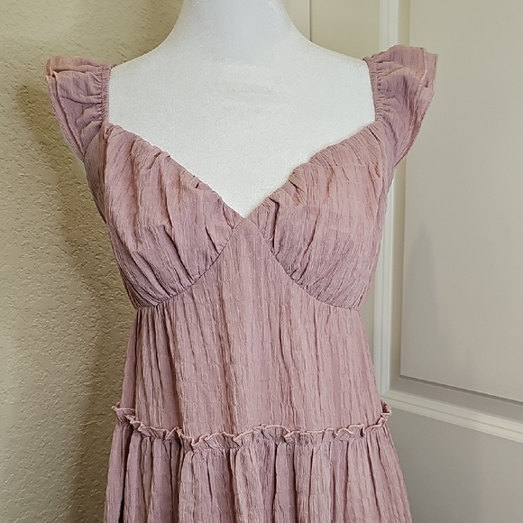 Le Lis Collection Blush Pink Flutter Sleeve Tiered Midi Dress Sz M - Picture 2 of 10